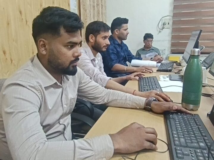 मुख्यमंत्री धामी की पहल से पेंशनरों को बड़ी राहत, घर बैठे हो रहा डिजिटल लाइफ सर्टिफिकेट सत्यापन