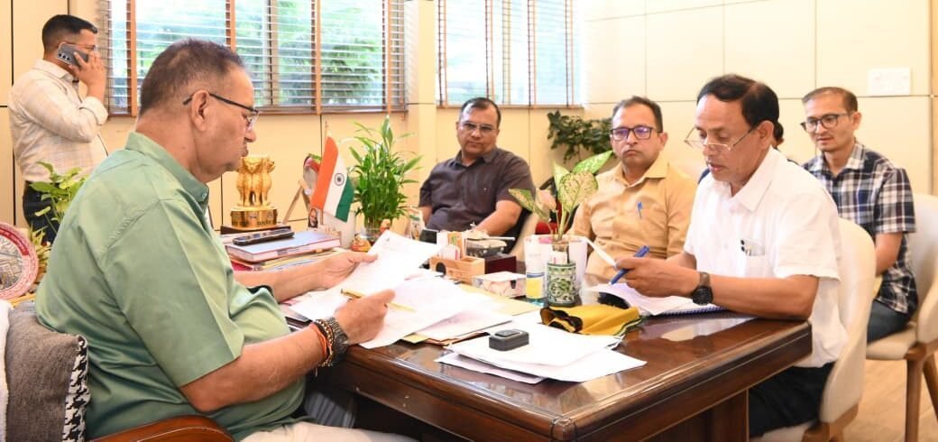 मंत्री गणेश जोशी ने की समीक्षा बैठक, मसूरी विधानसभा क्षेत्र के विकास कार्यों में तेजी लाने के निर्देश