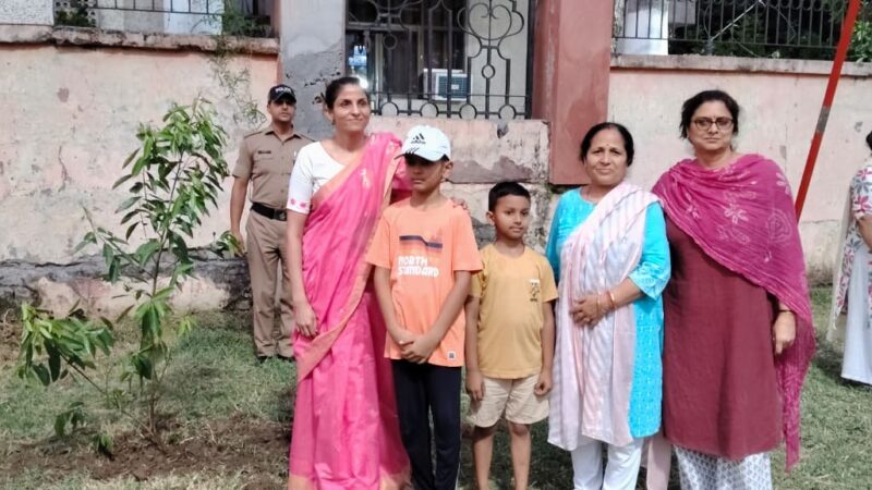 ग्रीन कुंभ की ओर बढ़ता हरिद्वार, मेलाधिकारी सोनिका ने किया रुद्राक्ष का पौधारोपण