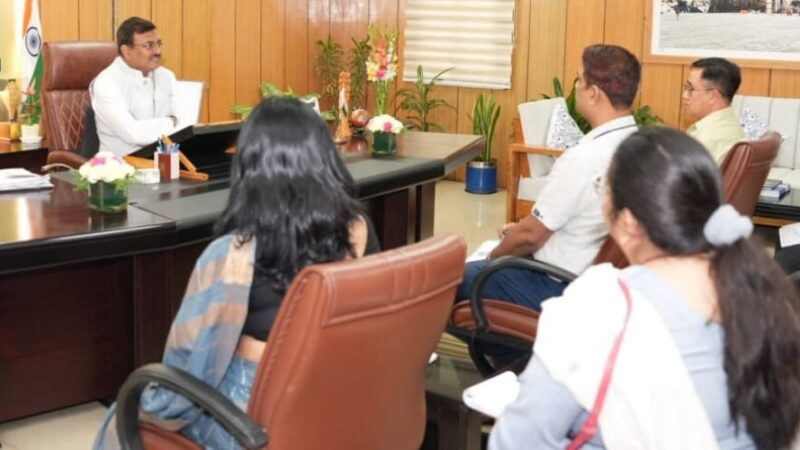 मुख्य सचिव आनन्द बर्द्धन ने डीजल, पेट्रोल, एलपीजी समेत जरूरी वस्तुओं की निर्बाध उपलब्धता सुनिश्चित करने के निर्देश