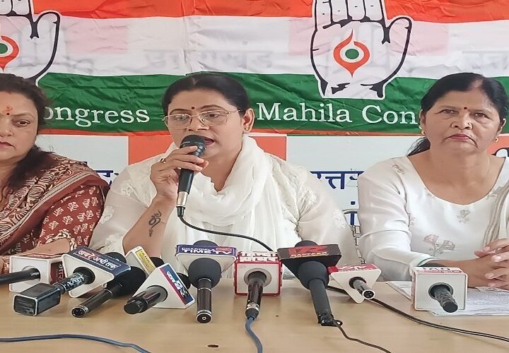 महिला कांग्रेस प्रदेश अध्यक्ष ज्योति रौतेला के खिलाफ दर्ज मुकदमे वापस लेने की मांग, आंदोलन की चेतावनी