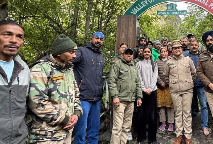 पर्यटकों के दीदार को खूली फूलों की घाटी