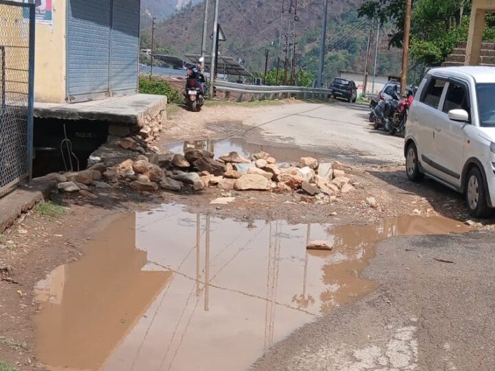 आधे अधूरे कार्यों से आवाजाही में हो रही परेशानी