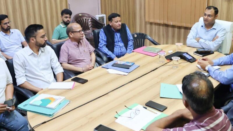 सारकोट मॉडल पर विकसित होगा परवाड़ी गांव – डीएम गौरव कुमार