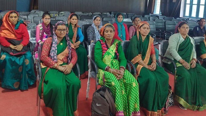 भोजन माताओं ने उठाई वेतन वृद्धि को आवाज