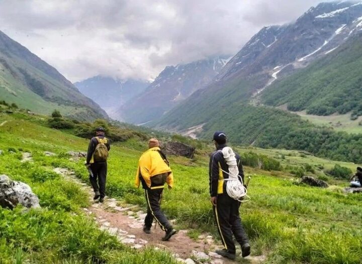 फूलों की घाटी से निहंग श्रद्धालु रहस्यमय ढंग से लापता, वन विभाग और एसडीआरएफ का सर्च ऑपरेशन जारी