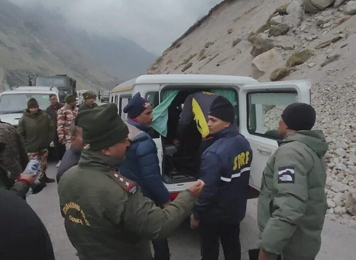 घस्तोली से खराब वाहन ला रहा ट्रक बद्रीनाथ के पास पलटा, एक युवक की मौत