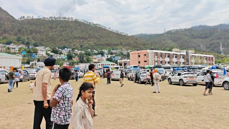 मौसम अलर्ट के बीच यात्रियों की सुरक्षा को प्राथमिकता, श्रीनगर में बनाए गए सुरक्षित होल्डिंग स्थल
