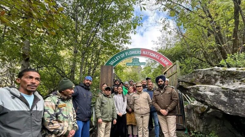 इंतजार खत्म! पर्यटकों के दीदार के लिए खुली विश्व प्रसिद्ध फूलों की घाटी