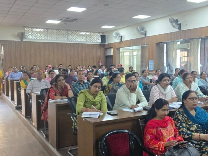मतदाता सूची को त्रुटिरहित बनाने की तैयारी तेज; एसआईआर-2026 के तहत घर-घर पहुंचेंगे गणना फार्म, बीएलओ को मिला विशेष प्रशिक्षण