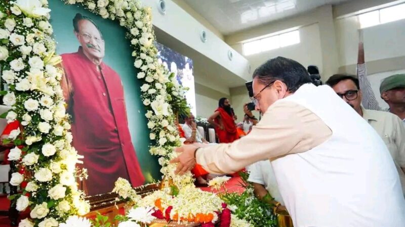 मुख्यमंत्री धामी ने पूर्व मुख्यमंत्री भुवन चंद्र खण्डूड़ी को दी श्रद्धांजलि 