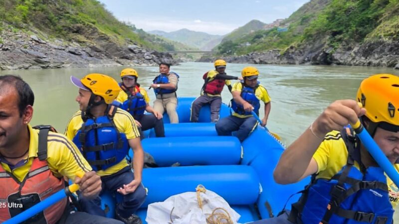 देवप्रयाग में नदी में समाई इनोवा, तीन शव बरामद, चार लापता 