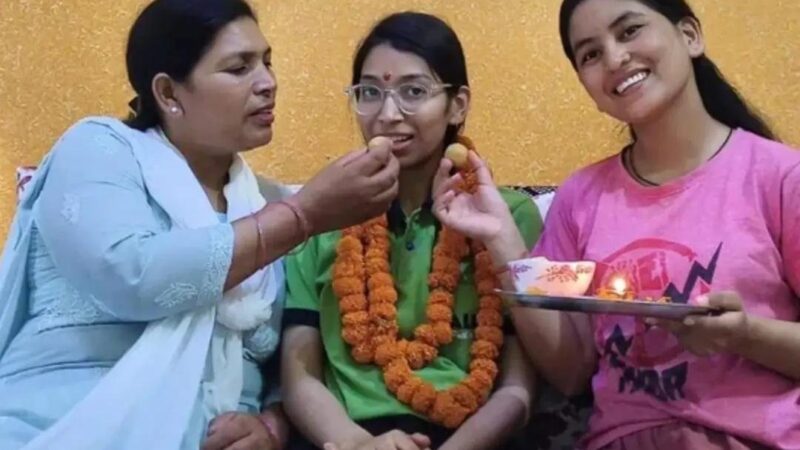 उत्तराखण्ड की बेटी तनीषा बिष्ट का IIT में चयन, बढ़ाया मान