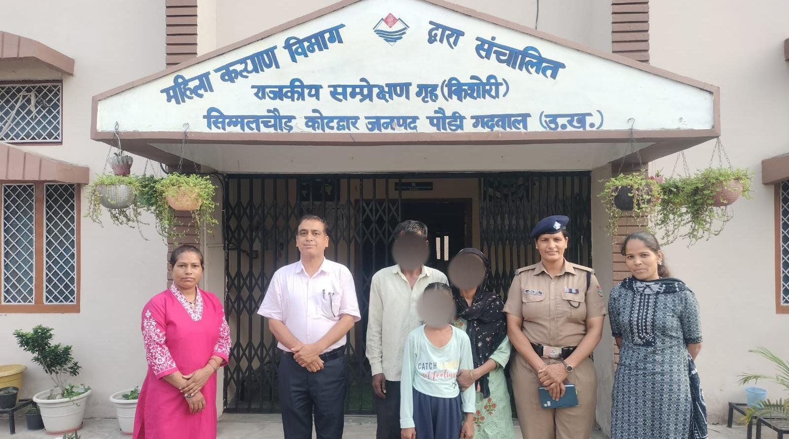 कोटद्वार : घर से नाराज होकर निकली बालिका को पुलिस ने खोजकर माता-पिता के किया सुपुर्द