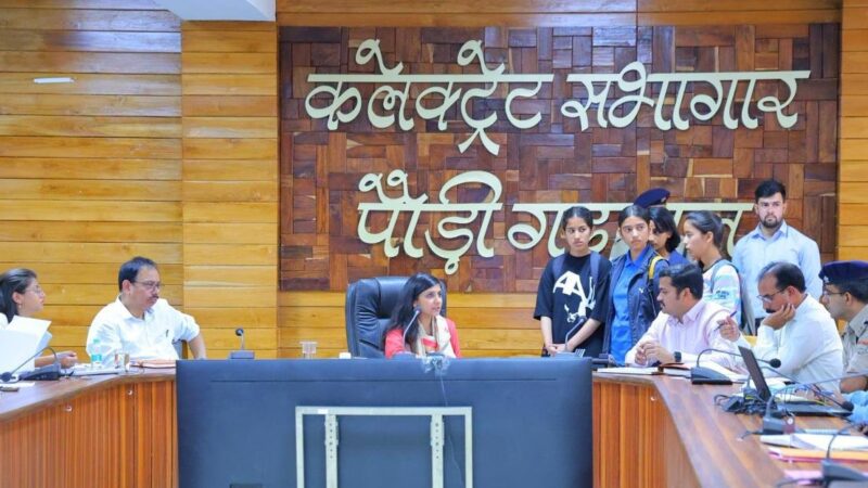 जनता मिलन में पहुंचीं 26 शिकायतें, डीएम स्वाति एस. भदौरिया ने अधिकांश का मौके पर कराया निस्तारण