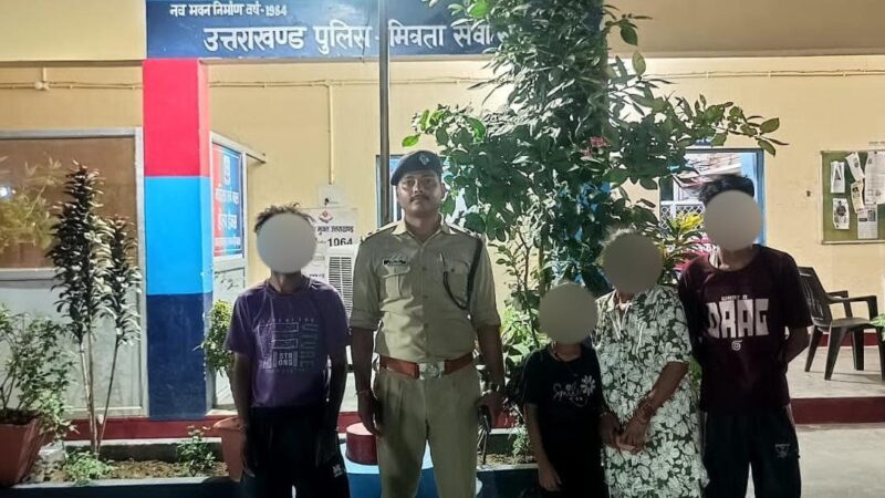लक्ष्मणझूला एवं रामझूला क्षेत्र में बिछड़ी दो मासूम बालिकाओं को पुलिस ने सकुशल परिजनों से मिलाया