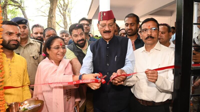 कैबिनेट मंत्री सुबोध उनियाल का कोटद्वार आगमन, सुवेनियर शॉप्स एंड स्टडी सेंटर का हुआ उद्घाटन