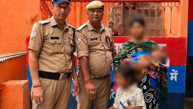 नीलकंठ मंदिर में बिछड़ा 3 वर्षीय मासूम, पुलिस की तत्परता से परिजनों से मिला