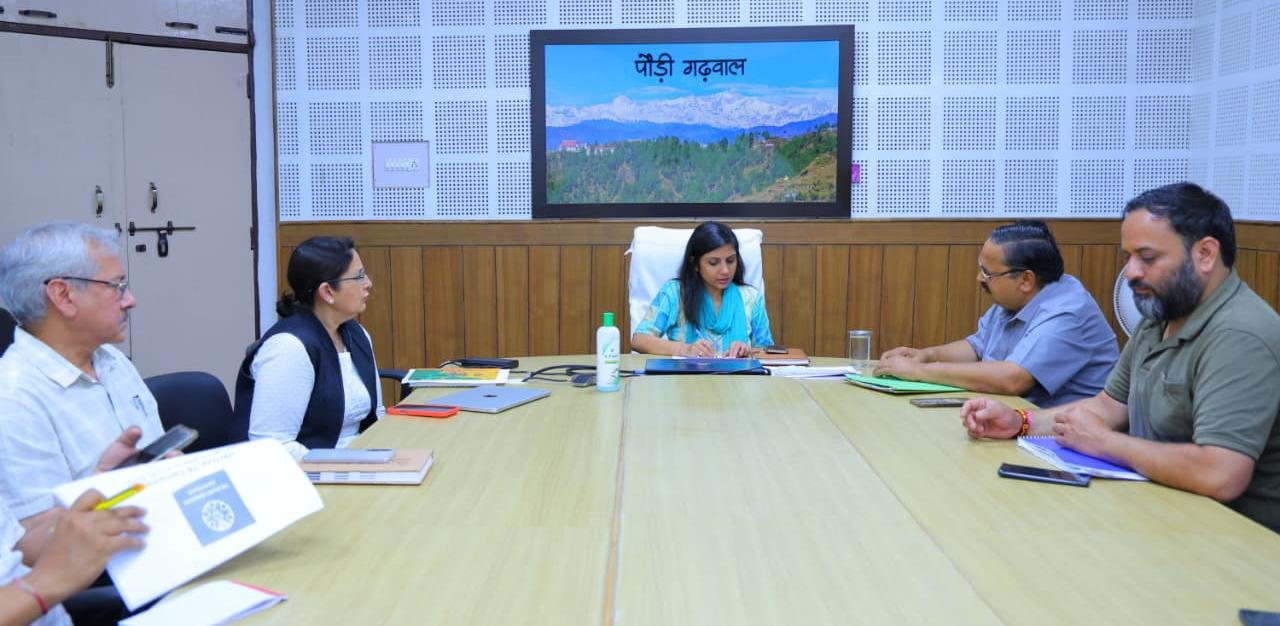 टीबी स्क्रीनिंग कैंपों की सूचना उसी दिन निक्षय पोर्टल पर दर्ज करना सुनिश्चित करें – डीएम स्वाति एस. भदौरिया
