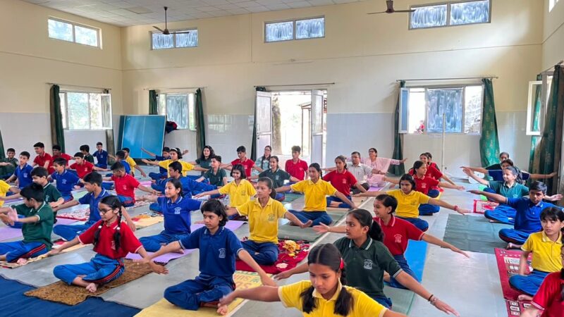 आर्मी पब्लिक स्कूल लैंसडाउन में उत्साहपूर्वक मनाया गया अंतर्राष्ट्रीय योग दिवस