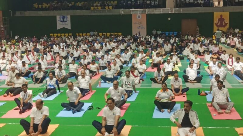 अन्तर्राष्ट्रीय योग दिवस : परेड ग्राउंड में योग से स्वास्थ्य का संदेश, किया गया सामूहिक योगाभ्यास