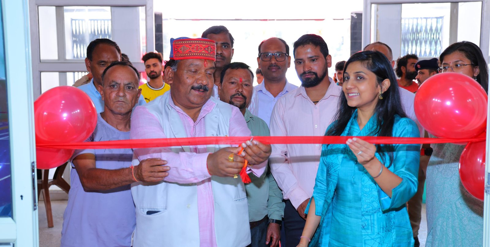कंडोलिया इंडोर स्टेडियम खिलाड़ियों को समर्पित, MLA और DM ने बैडमिंटन खेलकर किया शुभारंभ
