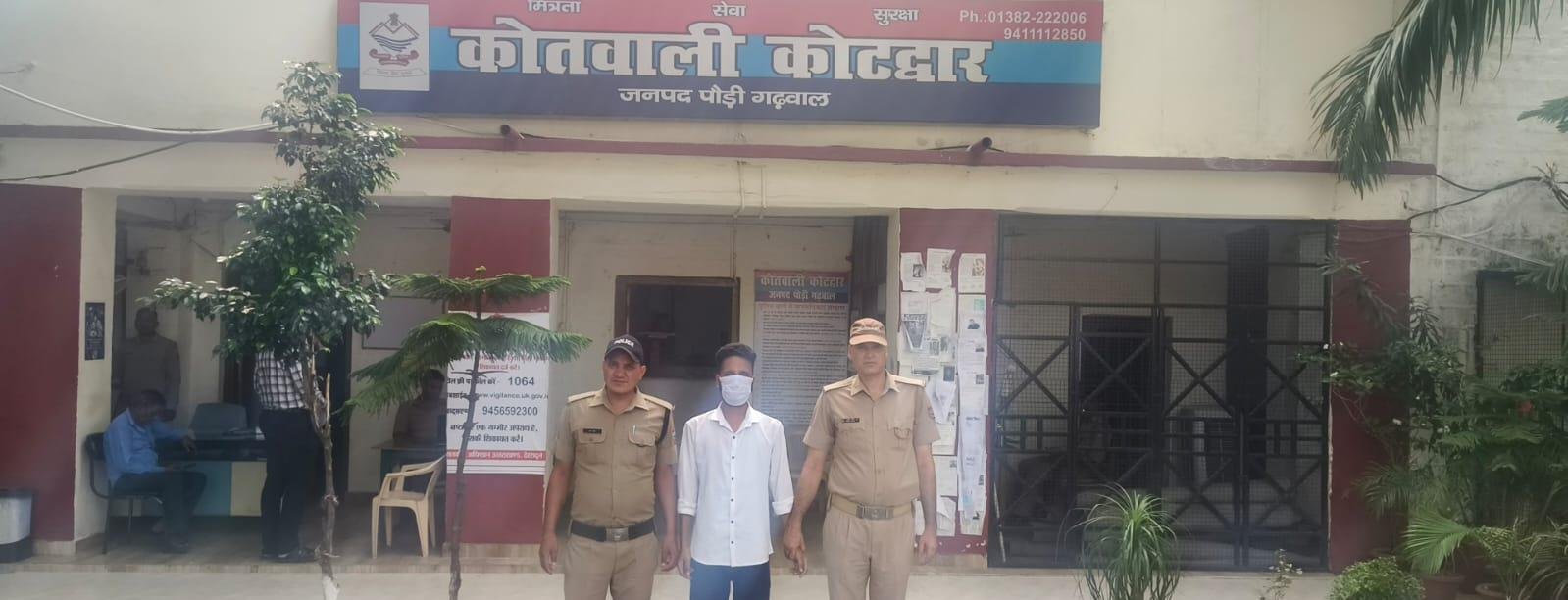 कोटद्वार : काफी समय से फऱार चल रहा 1 वारण्टी गिरफ्तार