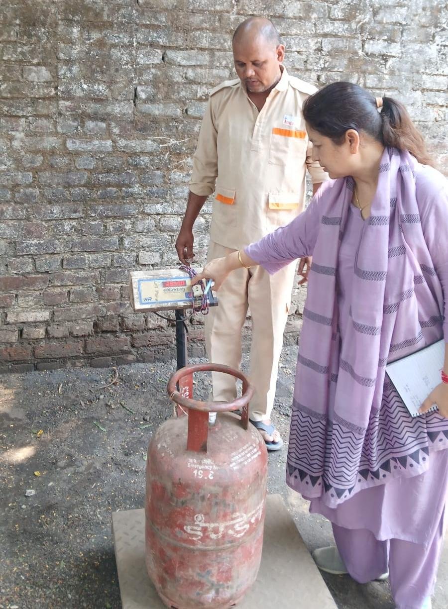 पौड़ी में घरेलू गैस सिलेंडरों के दुरुपयोग पर बड़ी कार्रवाई, 23 मामले पकड़े गए