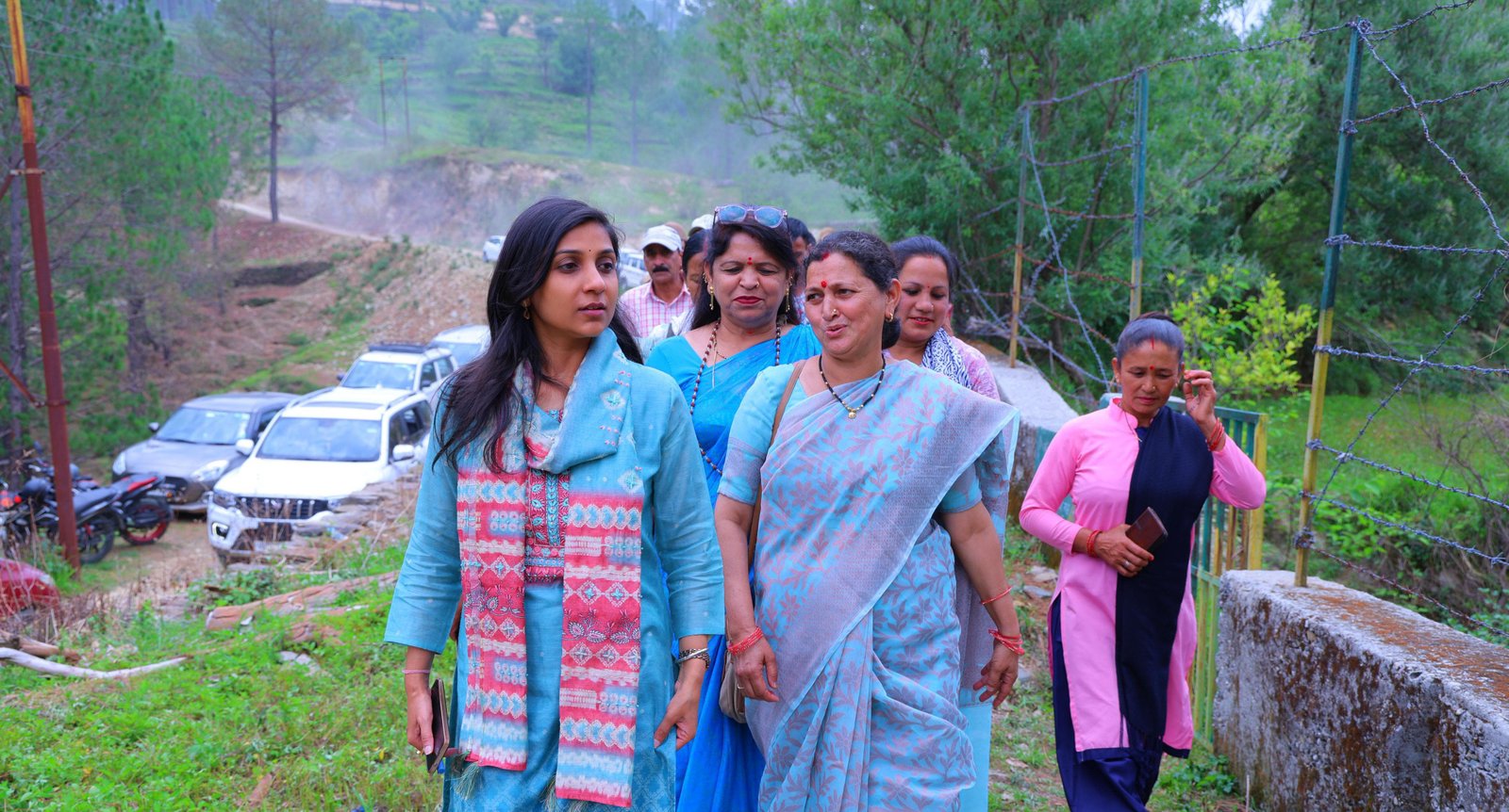 दूरस्थ गांवों तक पहुंचीं डीएम स्वाति एस. भदौरिया, अस्पताल बाजार और चौपालों में पहुंचकर जानी लोगों की समस्याएं