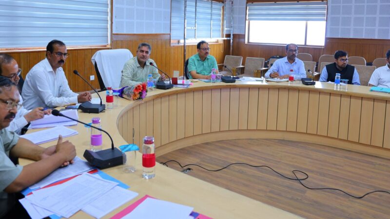 सचिव ने विकास कार्यों की व्यापक समीक्षा कर तय की प्राथमिकताएं