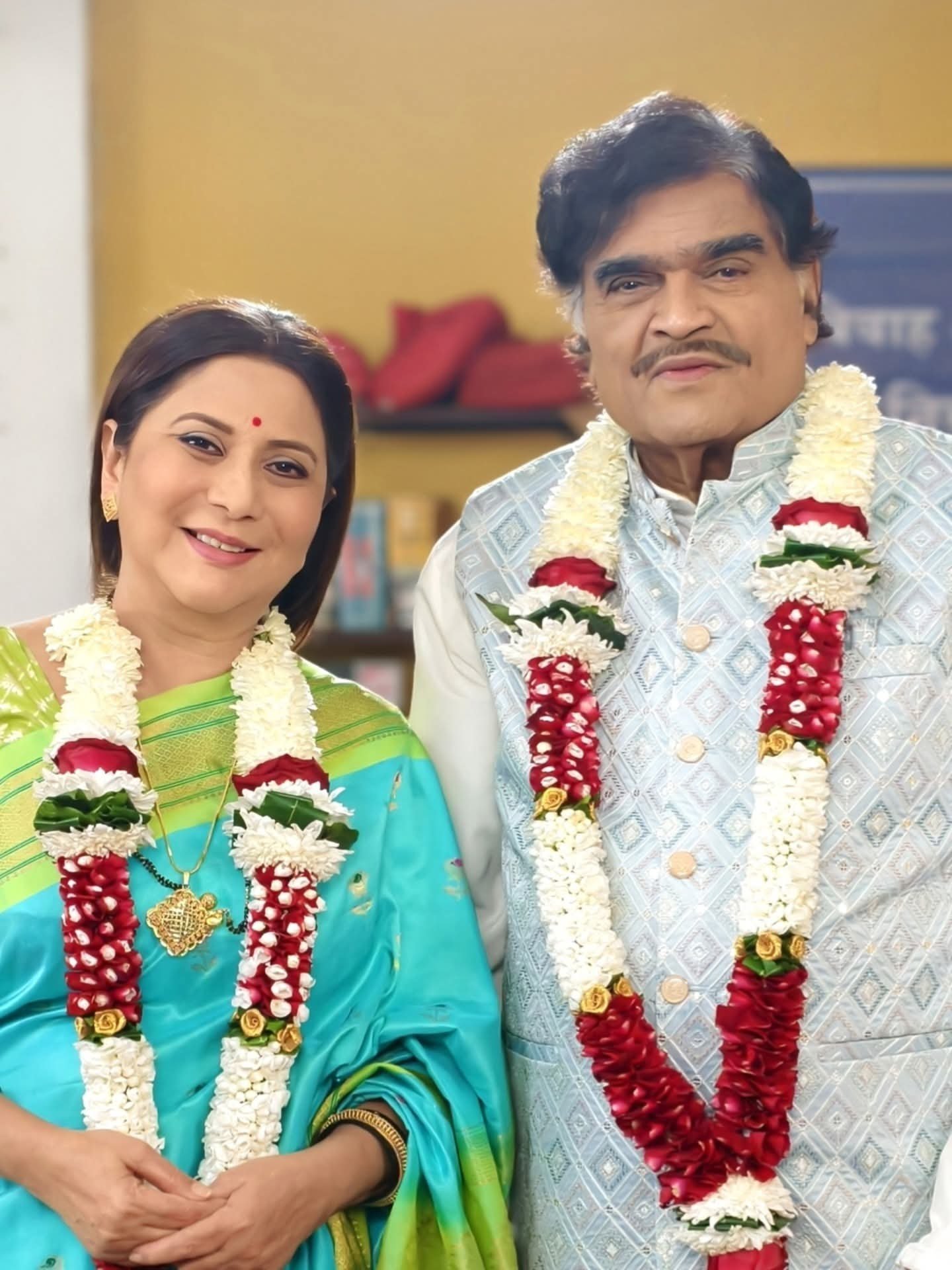 बॉलीवुड और मराठी सिनेमा का “पावर कपल” : शादी के 37 साल बाद भी बरकरार है अशोक और निवेदिता सराफ का जादू