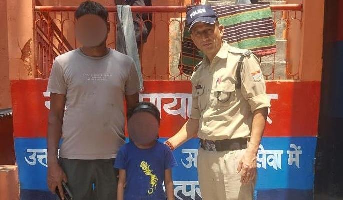 नीलकंठ मंदिर में बिछड़ी 7 वर्षीय बालिका को पौड़ी पुलिस ने परिजनों से सकुशल मिलाया