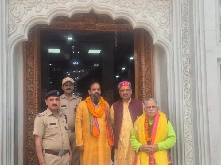 सुप्रीम कोर्ट के न्यायाधीश संजय करोल ने किए नृसिंह मंदिर में दर्शन