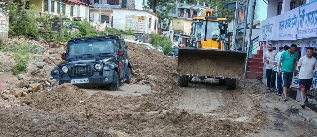 नारायणबगड़ में युद्धस्तर पर राहत व सफाई अभियान शुरू