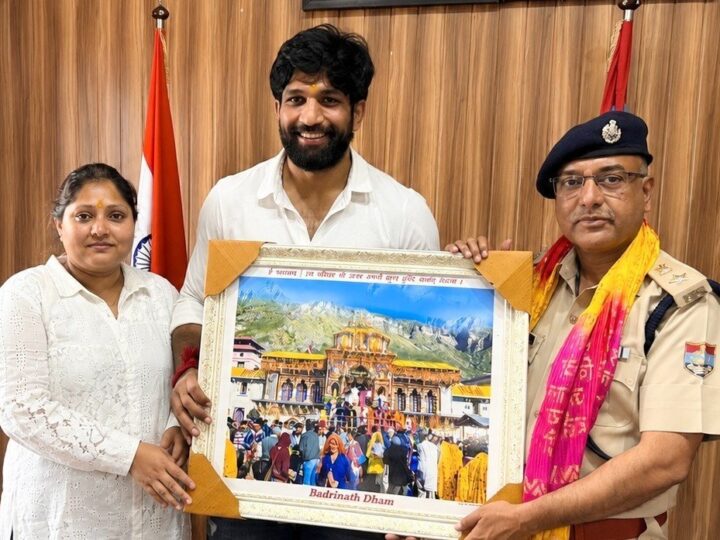 चारधाम यात्रा में उत्कृष्ट सेवाओं पर पुलिसकर्मी सम्मानित