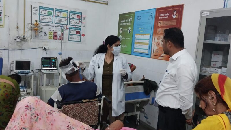 एसडीएम योगेश मेहरा ने अस्पताल पहुंचकर घायलों का जाना हालचाल, डीएम ने दिए मजिस्ट्रियल जांच के आदेश