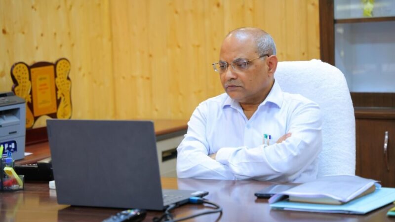चारधाम यात्रा मार्गों पर एमआरपी से अधिक वसूली बर्दाश्त नहीं, होगी सख्त कार्रवाई – आयुक्त आनंद स्वरूप