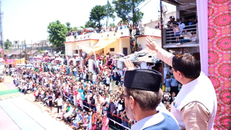 नागथात मैं जौनसार बावर महोत्सव: सीएम धामी ने सड़क, पुल,पेयजल समेत कई योजनाओं की घोषणा की
