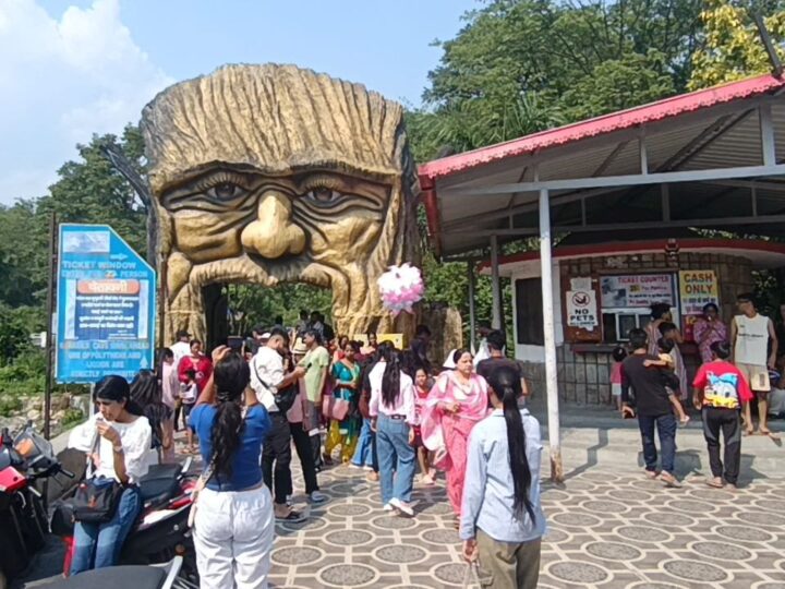 गुचुपानी पर्यटक स्थल में ड्रोन के माध्यम से भी हो रहा है फोटोशूट