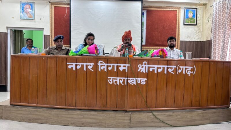 सफाई कर्मियों के कल्याण को सर्वोच्च प्राथमिकता दें, समस्याओं का त्वरित समाधान सुनिश्चित करें – भगवत प्रसाद मकवाना