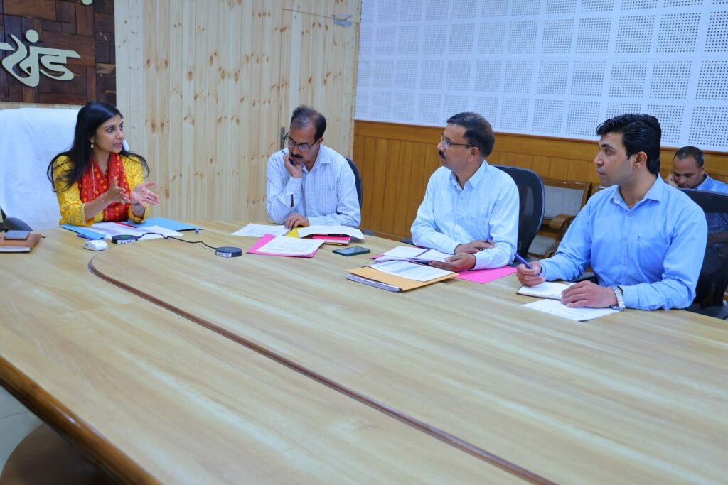 एसआईआर-2026 की समीक्षा बैठक : डीएम स्वाति एस. भदौरिया ने गणना प्रपत्रों के संकलन में तेजी और डिजिटाइजेशन प्रगति की नियमित समीक्षा के निर्देश