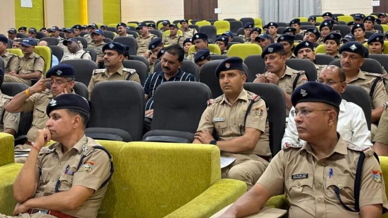 एसएसपी देहरादून के निर्देशों पर उच्चाधिकारियों ने परीक्षा ड्यूटी में नियुक्त अधिकारी/कर्मचारियो को किया ब्रीफ