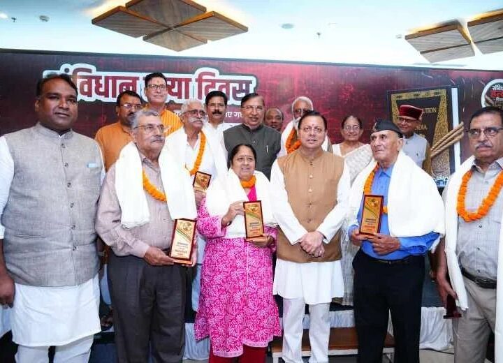 संविधान हत्या दिवस के अवसर पर आयोजित कार्यक्रम में शामिल हुए मुख्यमंत्री पुष्कर सिंह धामी, आपातकाल को बताया काला अध्याय