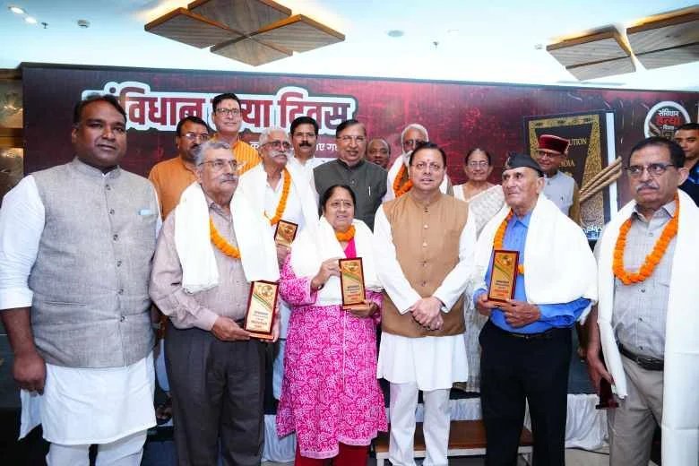 संविधान हत्या दिवस के अवसर पर आयोजित कार्यक्रम में शामिल हुए मुख्यमंत्री पुष्कर सिंह धामी, आपातकाल को बताया काला अध्याय