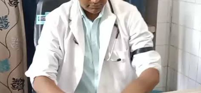 उत्तराखंड : आयुर्वेदिक चिकित्सकों का सांकेतिक विरोध, काली पट्टी बांधकर जताया रोष