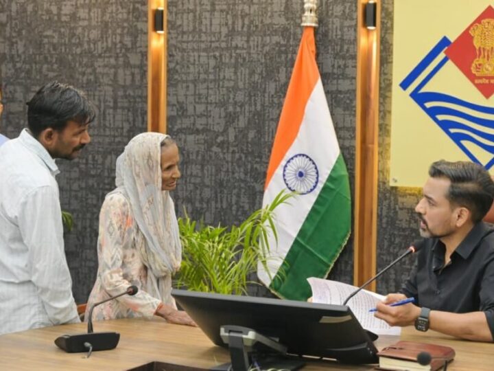 हर सोमवार को होगा समाधान दिवस, जनता की हर शिकायत की होगी ऑनलाइन ट्रैकिंग – डीएम डॉ. आशीष चौहान