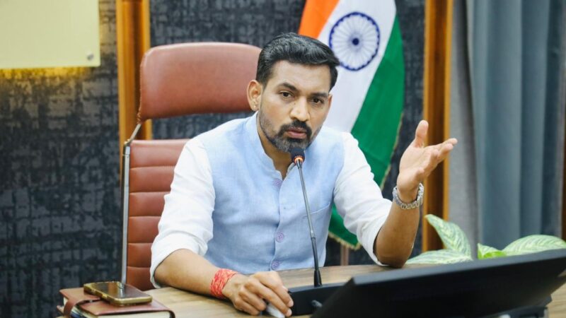 ड्रॉपआउट बालिकाओं को शिक्षा की मुख्यधारा से जोड़ने के लिए चलेगा विशेष अभियान, डीएम डॉ. आशीष चौहान ने दिए निर्देश