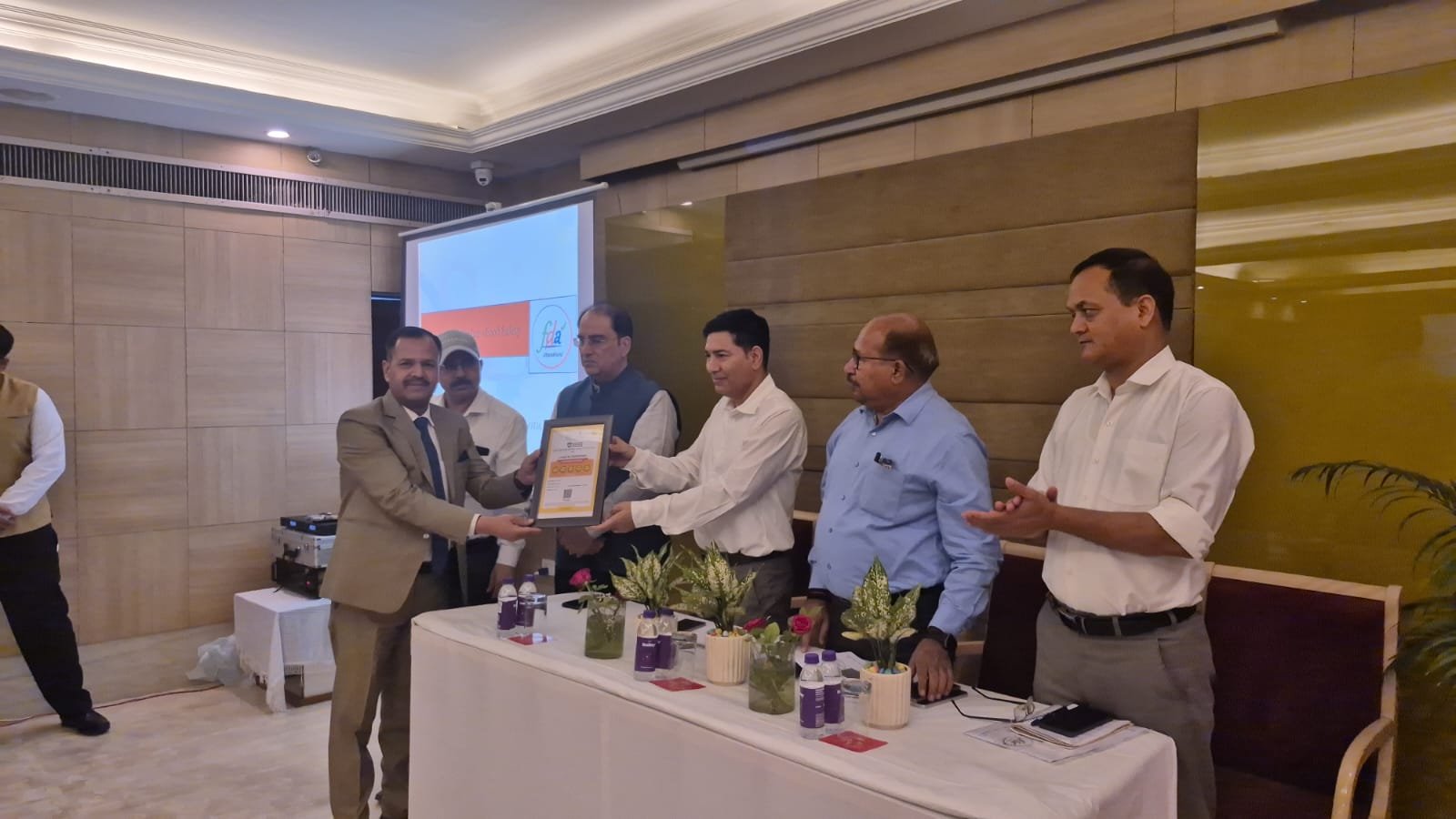 खाद्य सुरक्षा मानकों पर सख्ती, होटल संचालकों को किया जागरूक, एफएसएसएआइ मानकों और हाइजीन रेटिंग पर दी जानकारी, कई होटलों को हाइजीन रेटिंग प्रमाण पत्र भी किए प्रदान