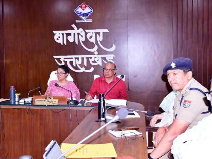 दूरसंचार सेवाओं के सुधार को लेकर डीएम अपूर्वा पाण्डे सख्त, बीएसएनएल व निजी कंपनियों को दिए निर्देश