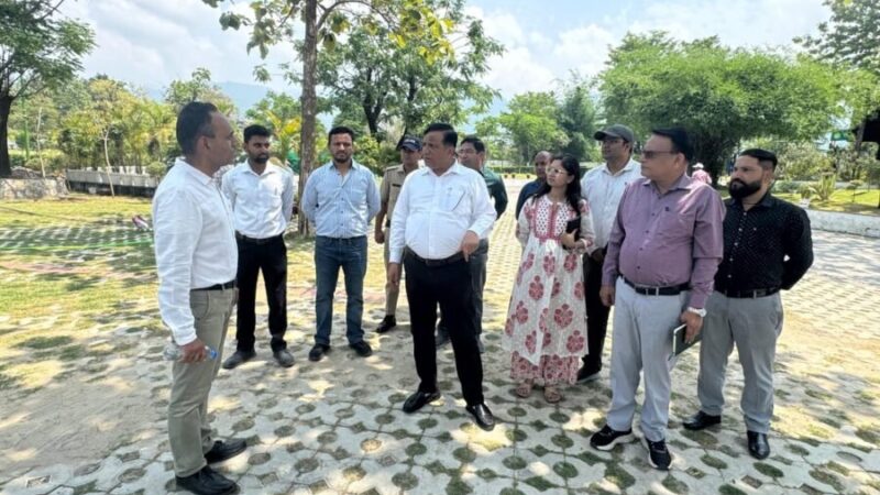 सीएम धामी के विजन को एमडीडीए ने दी रफ्तार, IAS बंशीधर तिवारी का एक्शन मोड- हरियाली भी, बुलडोजर भी